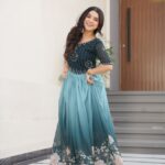Women's Elegant Teal & Aqua Ombre Gown with Floral Printed Flair & Embellished Bodice – Perfect for Summer Festivities & Parties - Aqua/Light Blue, L (40)